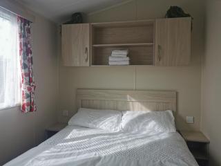 Cosy 3 Bedroom Beachfront Getaway in Mersea - West Mersea - 2