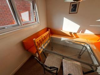 Two-bedroom flat Close to Uni & shopping center with free parking - 7