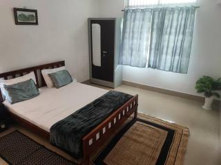 Greenwood Cabins Homestay, The Greenhouse - 1