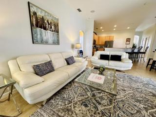 Lovely 5 Bed Pool Home with Game Room-618NHD home - Davenport - 1