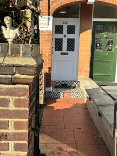 Stunning one bedroom Studio Flat - 2