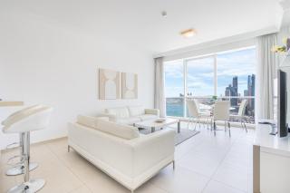 Lux Home with Direct Beach Access in Al Bateen - Dubai - 2