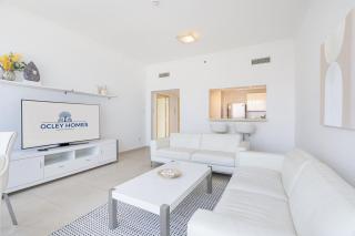 Lux Home with Direct Beach Access in Al Bateen - Dubai - 1