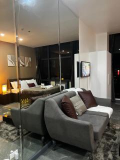 Premium Suite with Balcony at The Gramercy Makati Manila - 5