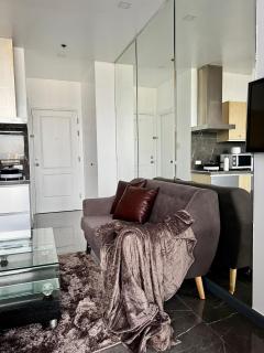 Premium Suite with Balcony at The Gramercy Makati Manila - Manille - 3