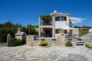 Apartments Ana - Maslinica - 0