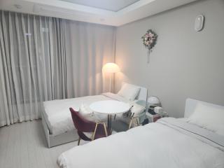 Daegu Star B&B DSR Hotel lily guestroom - Daegu - 2