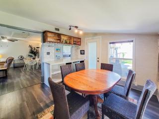 Cozy Coastal Retreat - 5