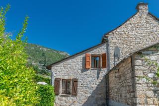 Gite "le noyer" 4 pers a blajoux - 2