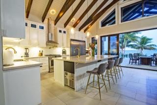 Casa de Wilson - 5 Bedroom Beachfront Villa - 1