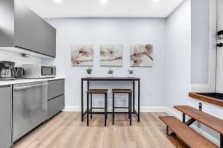Beautiful Home Near DT GO Hospitals Waterfalls - Hamilton - 1