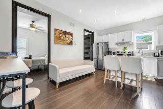 Luxury 2BR Home Near DT GO Hospitals Waterfalls - Hamilton - 9