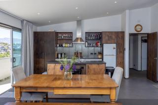 Wanaka Bach with Mountain Views - 7