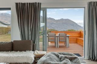 Home with Alpine Views Wanaka - Wanaka - 1