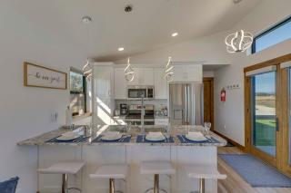 Mtn-View Tiny Home Near Flathead Lake and Skiing! - Kalispell - 3