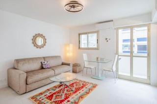 Studio lumineux avec aperçu mer Pointe Croisette - 9