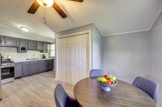 Hike, Golf and Fish Pine Bluff Retreat - Pine Bluff - 2