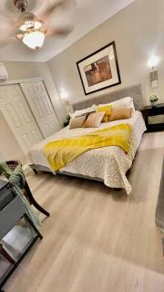 Apartment B, Restful,Cozy, close Sunland Park Mall - 5