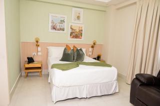 Hotel Stay Here Suites - 1