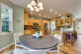 Spacious Home with Swim Spa and Deck in Medford! - Medford - 3