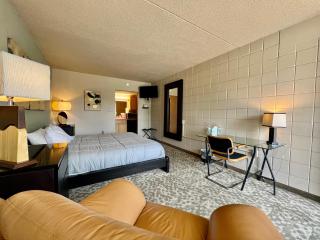 Lindell Motor Lodge - Downtown Cedar Falls Studio With Free Gated Parking! - Cedar Falls - 6