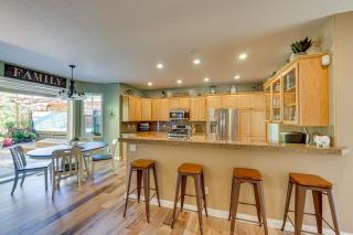 Spacious Home with Swim Spa and Deck in Medford! - Medford - 4