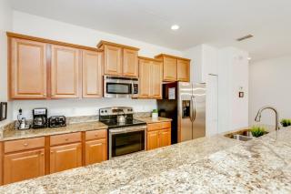 4 Bed Pool Home With 1 K, 2 Q, 1 Twin Bedroom townhouse - 4
