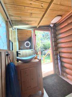 Kent Cosy Cabin in host garden - 4