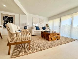 Coastal Chic Getaway Modern 2 Bed 2 Bath Condo in Key Largo, Marina Pool Pickleball - Key Largo - 5