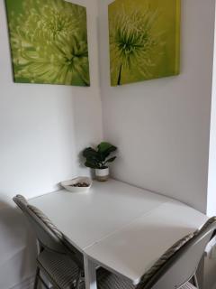 Aspire 1 bedroom, 3 Single Beds - Bristol - 2