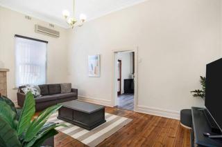 Charming! 3 Bed Garden by Beach - Largs - 1