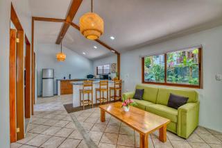 Oceanfront House with AC, Fast WiFi at Cocles Beachbreak - Cocles - 9
