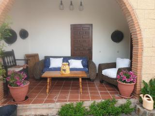 CASA TURÍSTICA Villa Carmen, CON CHIMENEA, AMPLIA ZONA DE JARDÍN, BARBACOA, PISCINA Y GARAJE - Arenzana de Abajo - 4