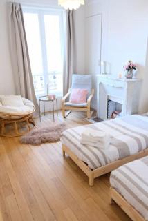 Aux pieds du Métro ligne 12 - 9