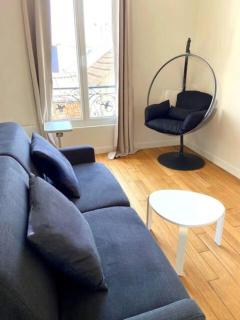 Aux pieds du Métro ligne 12 - 7