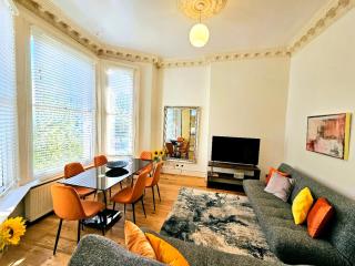 Charming Home with Private Balcony, on 1st floor, with 2 Bathrooms, 3 min walk to Earl's Court Station - London - 9