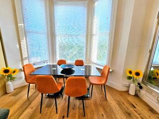 Charming Home with Private Balcony, on 1st floor, with 2 Bathrooms, 3 min walk to Earl's Court Station - London - 4