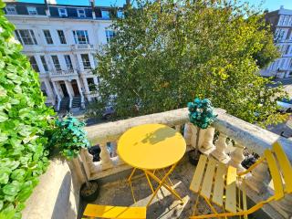 Charming Home with Private Balcony, on 1st floor, with 2 Bathrooms, 3 min walk to Earl's Court Station - London - 2