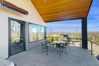 Valley View Retreat | Main House - 8