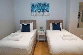 Easy 2 Manage Wisteria House, Heathrow Haven, Free Parking - Colnbrook - 6
