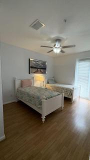 3Br 4 Bath Large Condo 5min Conv Center 1732ft - 1