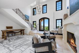 Grand Mediterranean Villa in La Jolla Hillside - 4