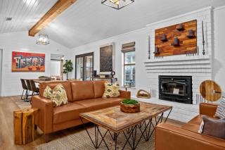 Home & Vine - Hot Tub Fire Pit & Outdoor Oasis - Fredericksburg - 0