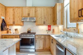 Modern Condo with Hot Tub 5 Mi to Winter Park! - 4