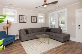 Downtown 3BR Gem - Hot Tub - Covered Parking - Fenced Yard - Wilmington - 3