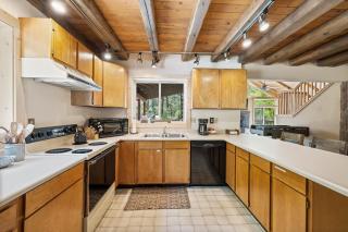 208 Escape - Quiet, private, cabin on 5-acres - Trails - WiFi - Fireplace - Family Getaway - Cascade - 7