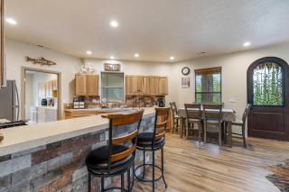 Bogie Bungalow - Walk to lake, bar & restaurant - Near golf course - AC - Fireplace - Pet Ok - Cascade - 0