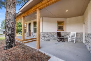 Bogie Bungalow - Walk to lake, bar & restaurant - Near golf course - AC - Fireplace - Pet Ok - Cascade - 7
