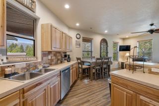 Bogie Bungalow - Walk to lake, bar & restaurant - Near golf course - AC - Fireplace - Pet Ok - Cascade - 4