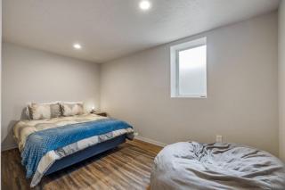 Bogie Bungalow - Walk to lake, bar & restaurant - Near golf course - AC - Fireplace - Pet Ok - Cascade - 2